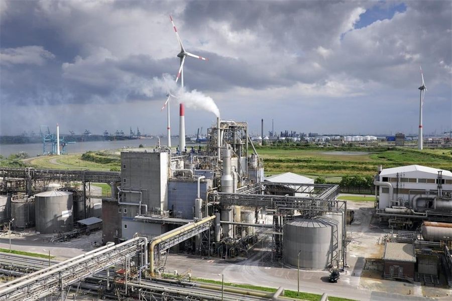 Industrial plant with wind turbines